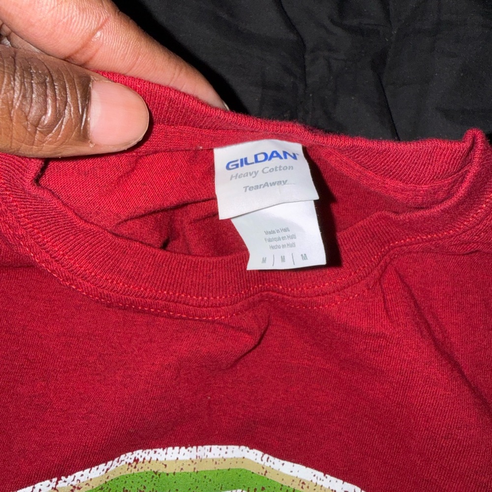 Gildan Rich Red Graphic T-Shirt Meduim - Picture 2 of 5